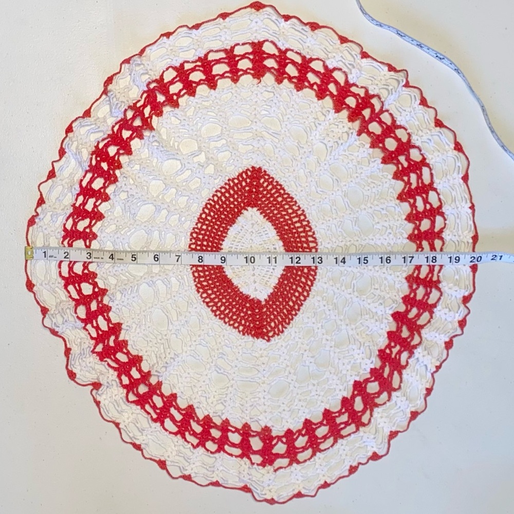 Vintage 1950s Crochet 4-Piece Doily Set in Red and White - Picture 12 of 16